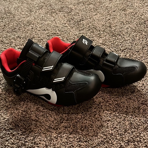 Peloton Cycling Shoes with cleats - Picture 2 of 4